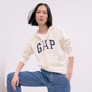NWT GAP Women's Full Zip Light Heather Gray Logo Hoodie Size Medium